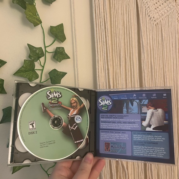 The Sims 2 University (PC, Used, Very Good Condition!) - Picture 3 of 4